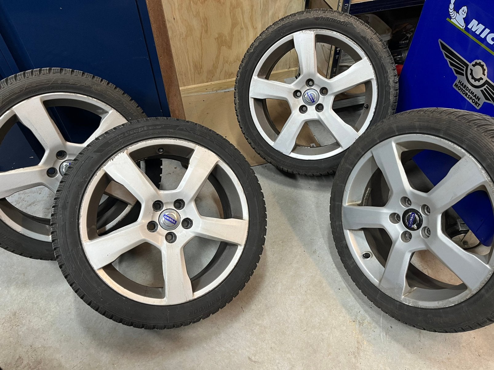 Volvo V70 Hankook winterset 245/40/18, Ophalen, 18 inch, Banden en Velgen, Winterbanden