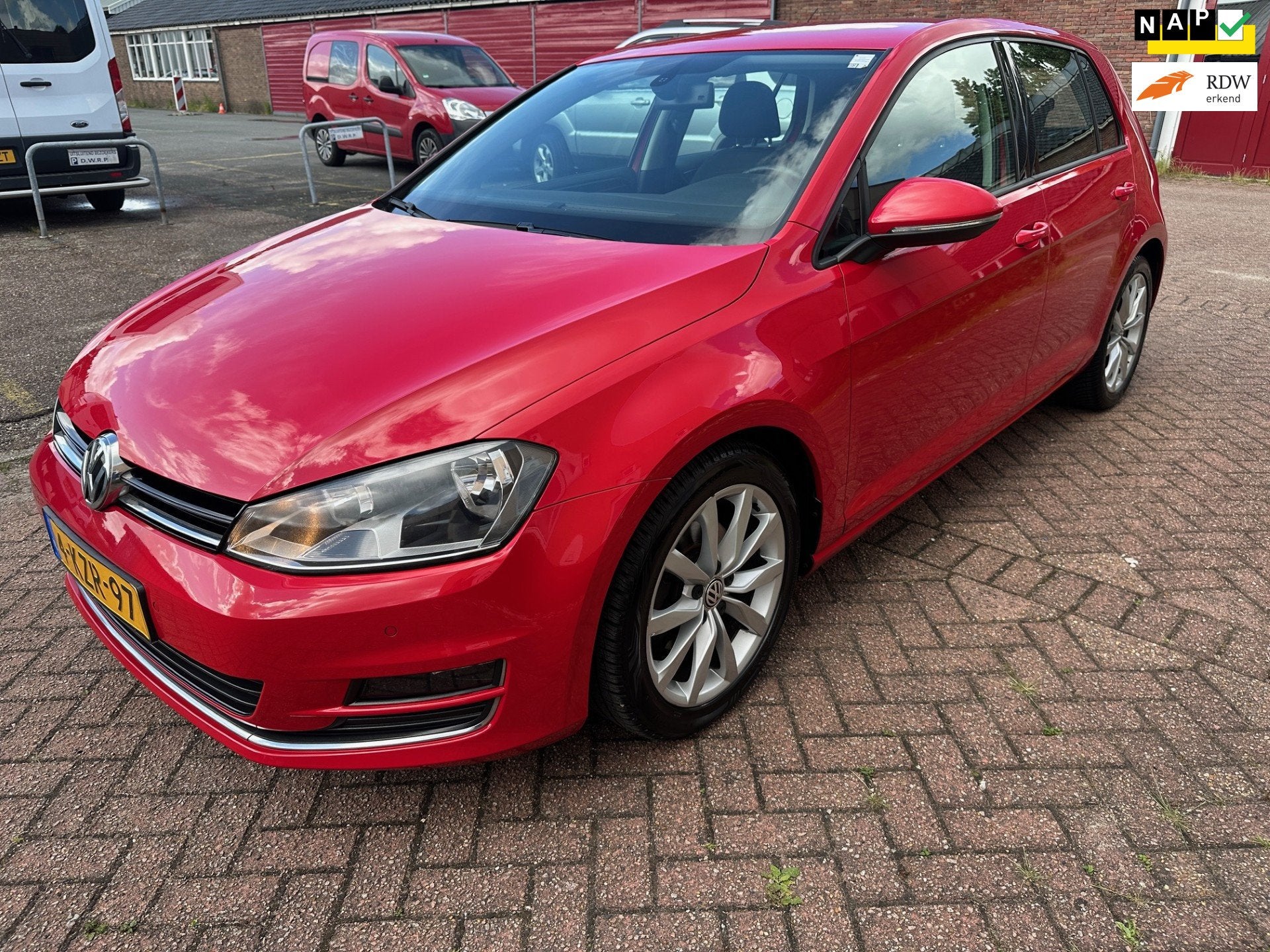 Volkswagen Golf 1.4 TSI ACT Highline/NAVI/PDC/APM/NAP, Gebruikt, Euro 6, 4 cilinders, Alcantara