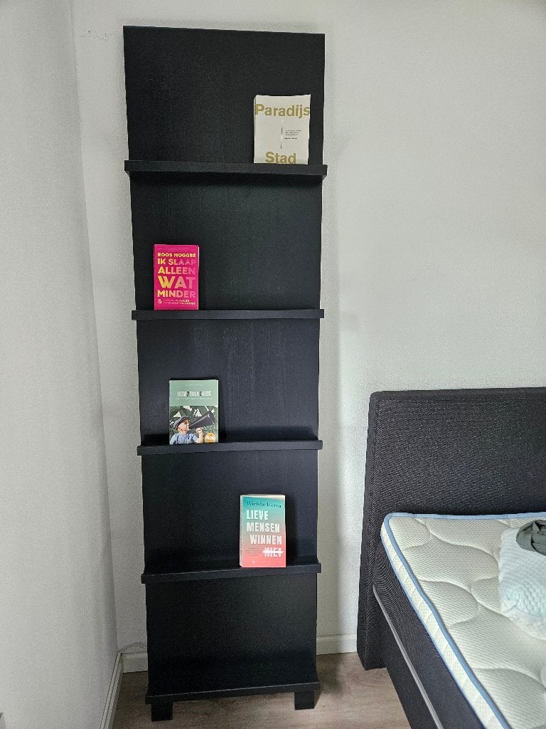 Zwart houten wandrek / boekenrek – stijlvol en praktisch, Ophalen, Zo goed als nieuw