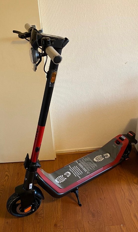 Elektrische step NIU, Ophalen, Zo goed als nieuw, Elektrische step (E-scooter)