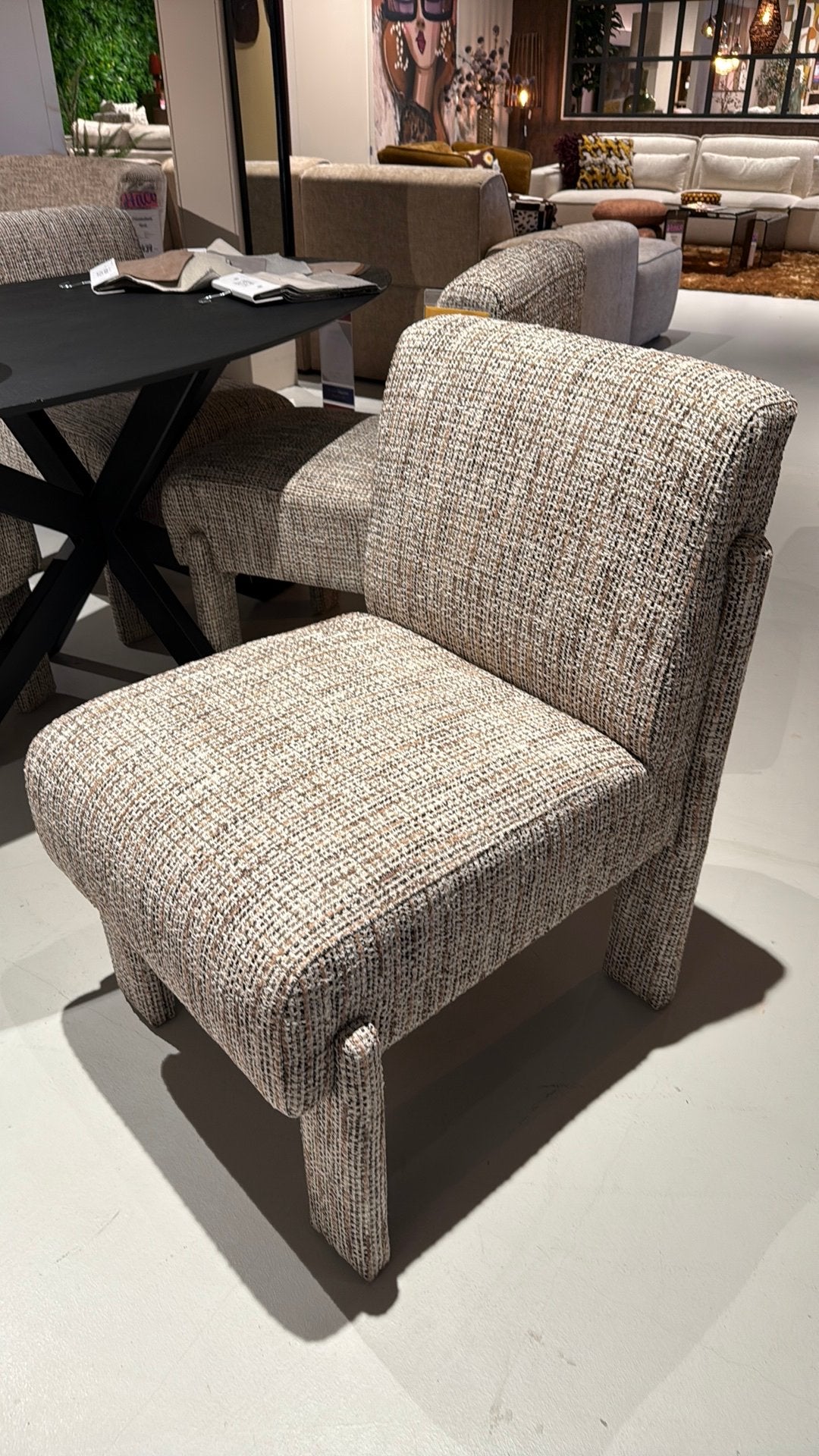 SHOWMODEL 4 stuks eetkamerstoelen, Ophalen, Zo goed als nieuw, Grijs