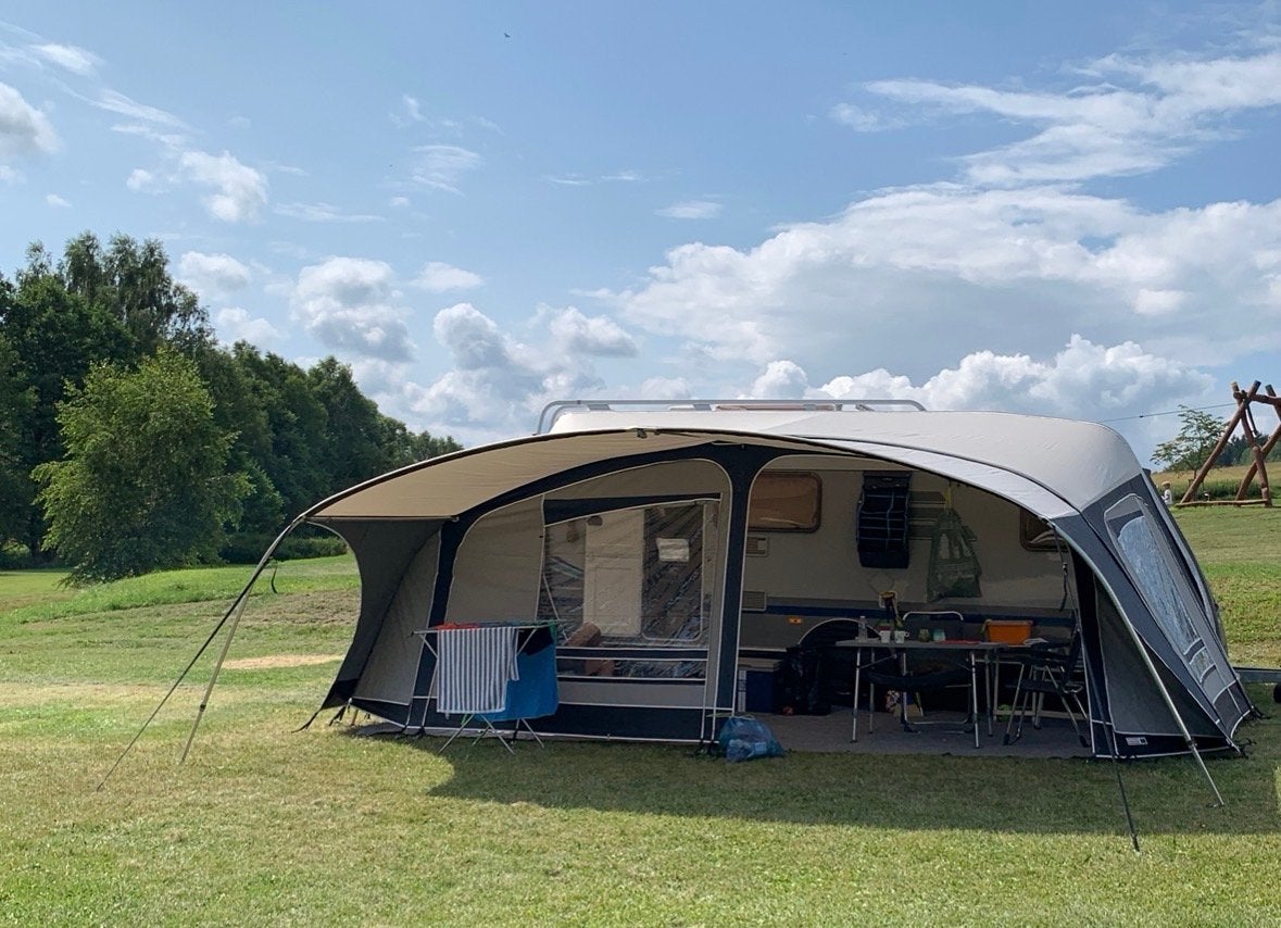 Hymer Eriba Swing 505 Caravan met Unico voortent, Caravans en Kamperen, Schokbreker, Treinzit, Particulier, Dwars-stapelbed