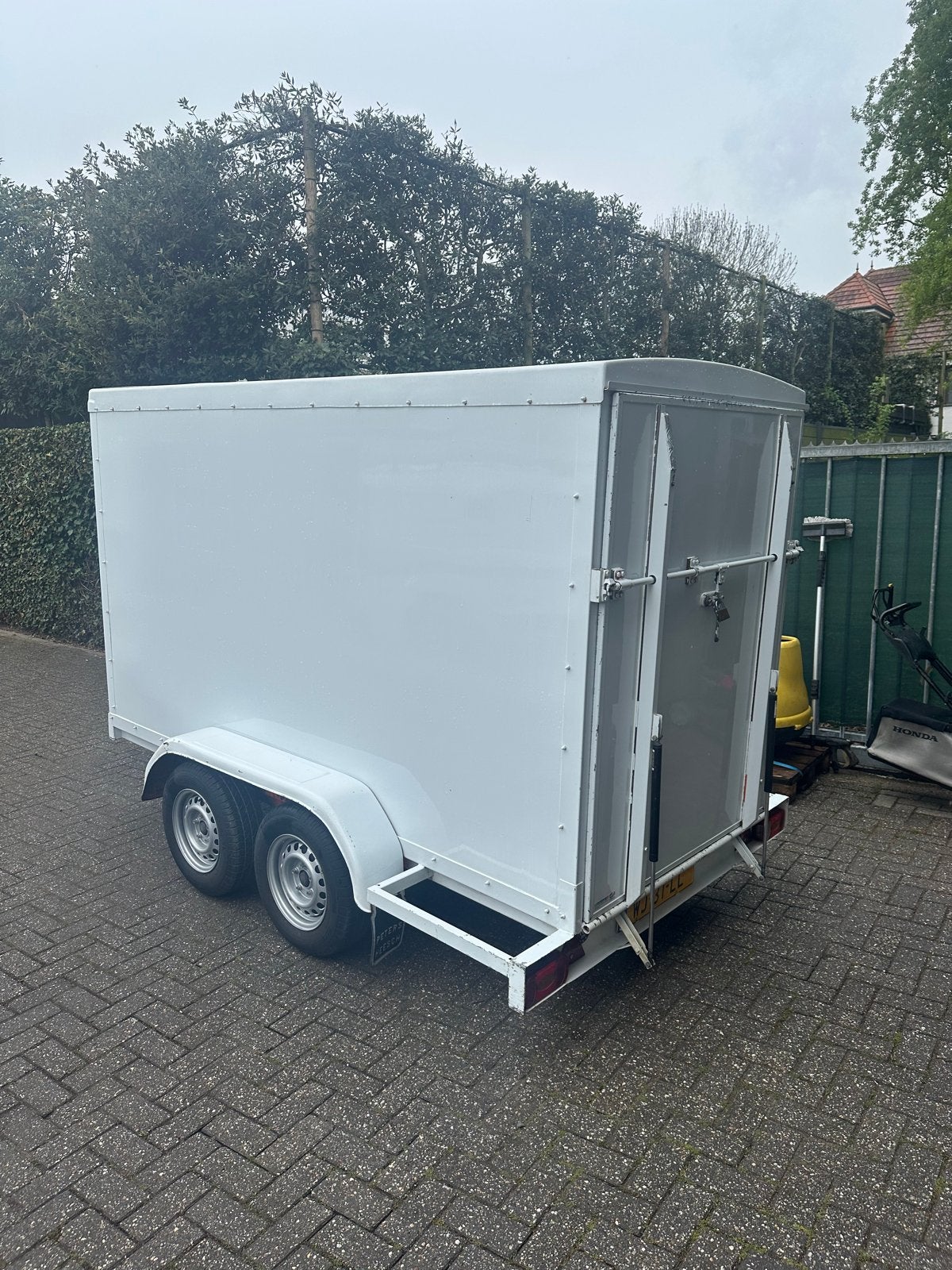 Knott Gesloten Aanhangwagen met Laadklep 2000kg, Ophalen, Gebruikt