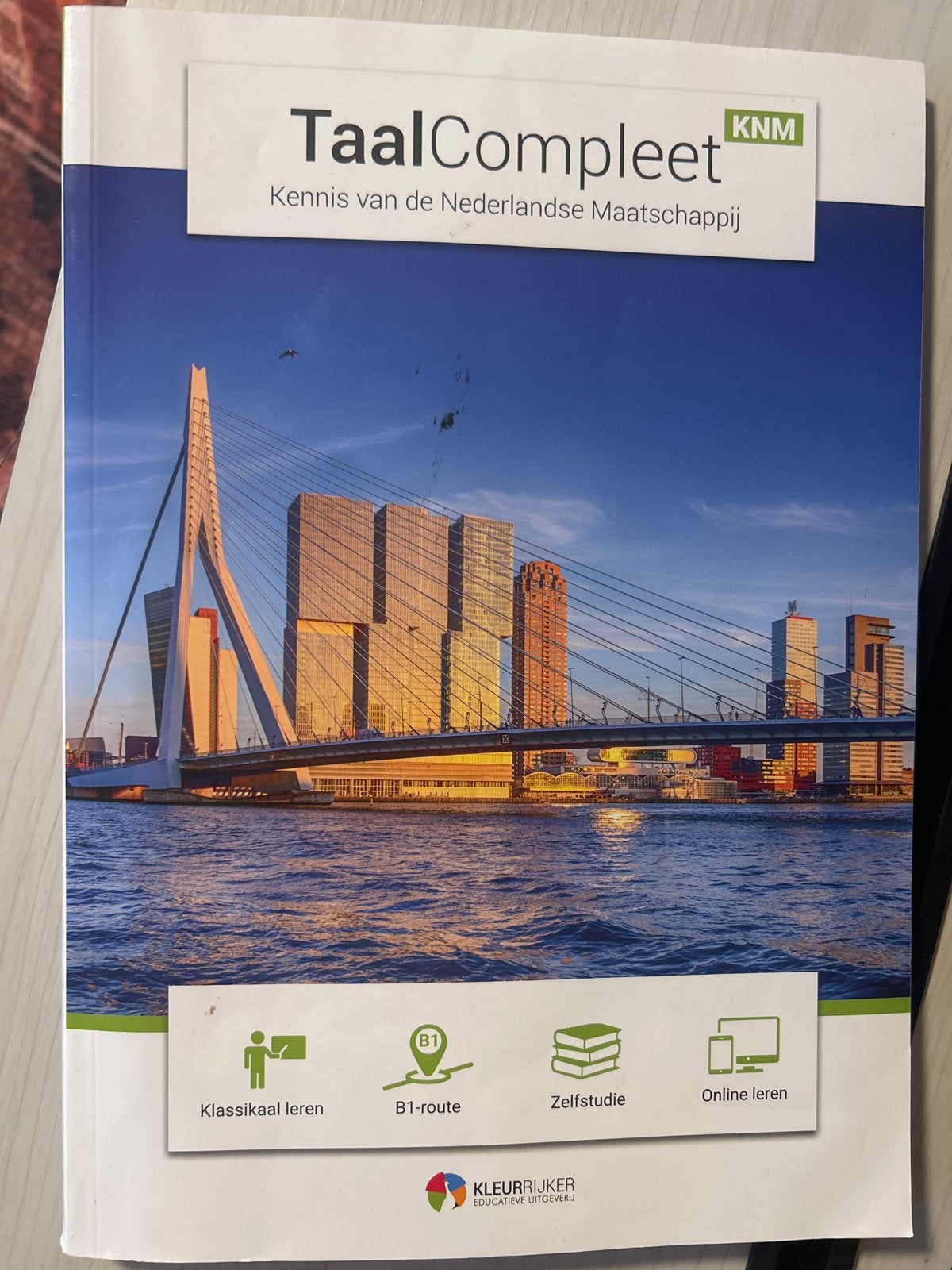 Boek KNM, Ophalen of Verzenden, Zo goed als nieuw
