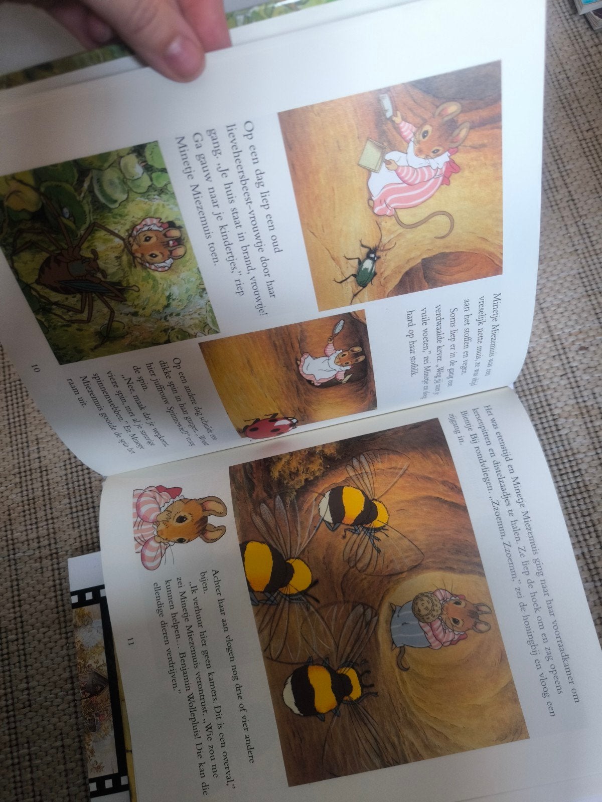2x Beatrix Potter: Wollepluiskonijntjes & Poekie Poes, Boeken, Ophalen of Verzenden, Gelezen, Beatrix Potter, Sprookjes