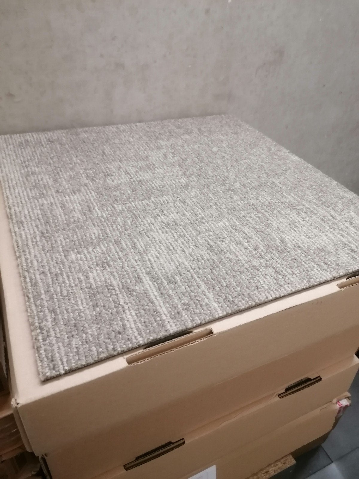 Nieuwe tapijttegels 50x50cm - 25m² in één koop, Ophalen, Nieuw, 25 tot 50 m², Tapijttegels