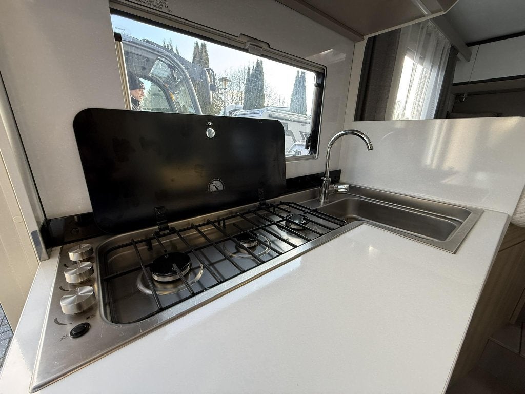 Foto 17 van Adria Compact SL - 2024 - Lengtebedden - kleine camper