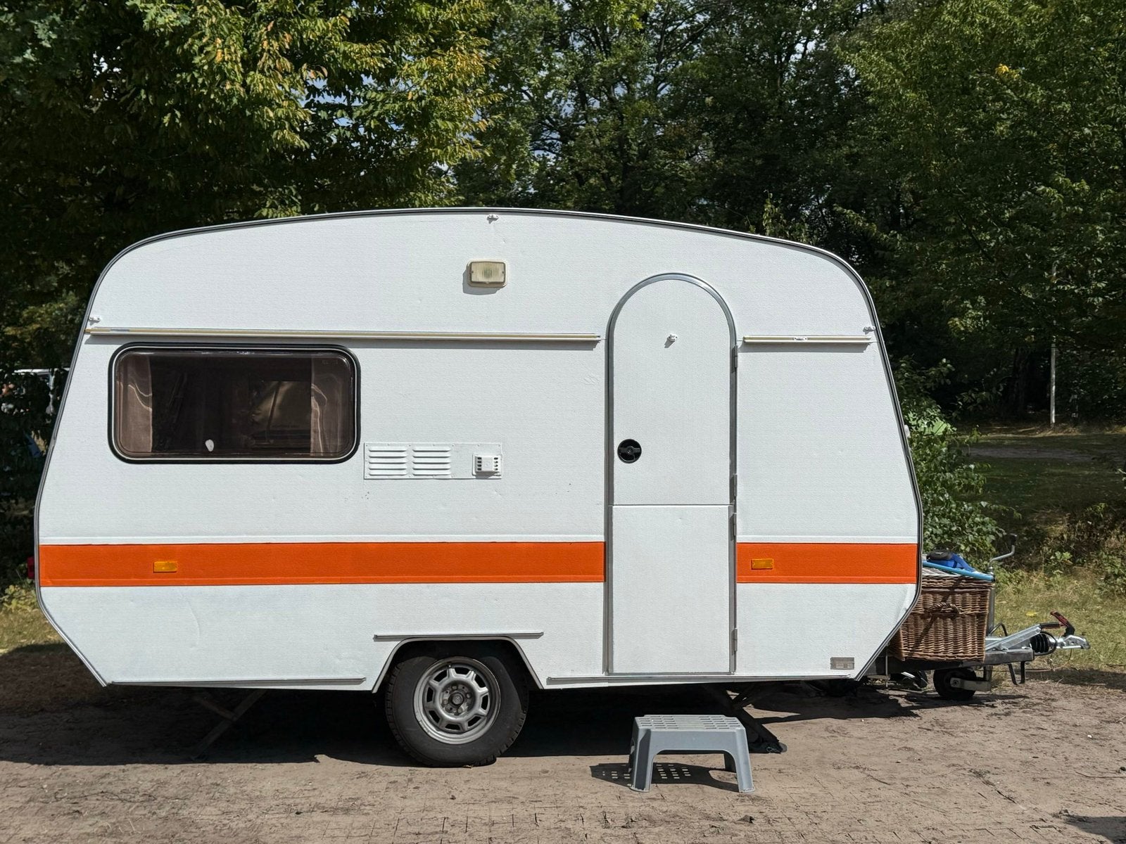 Opgeknapte Wilk 1978 Sport 370 TQ, Caravans en Kamperen, Caravans, Openslaande ramen, Treinzit, Particulier, 500 - 750 kg