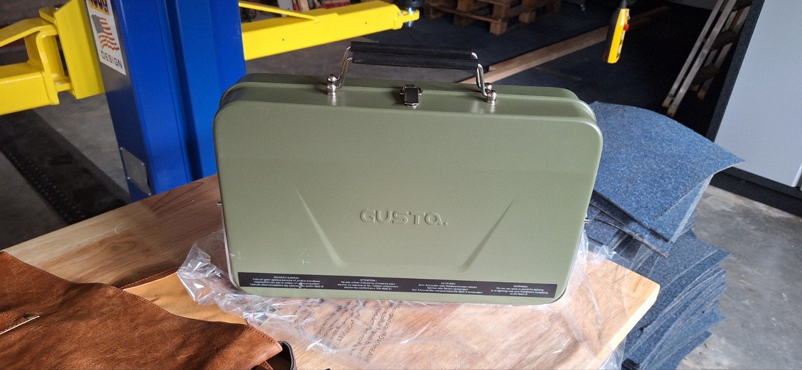 Gusto draagbare BBQ met leren schort en thermometers, Ophalen, Nieuw, Gusto