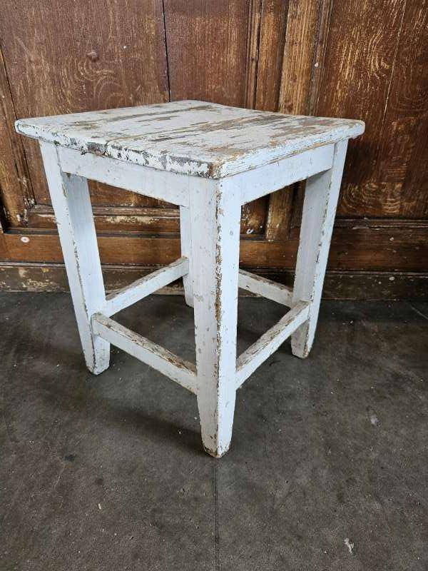 oude kruk,hocker ``WOONWINKEL RUSTIEK``, Ophalen of Verzenden