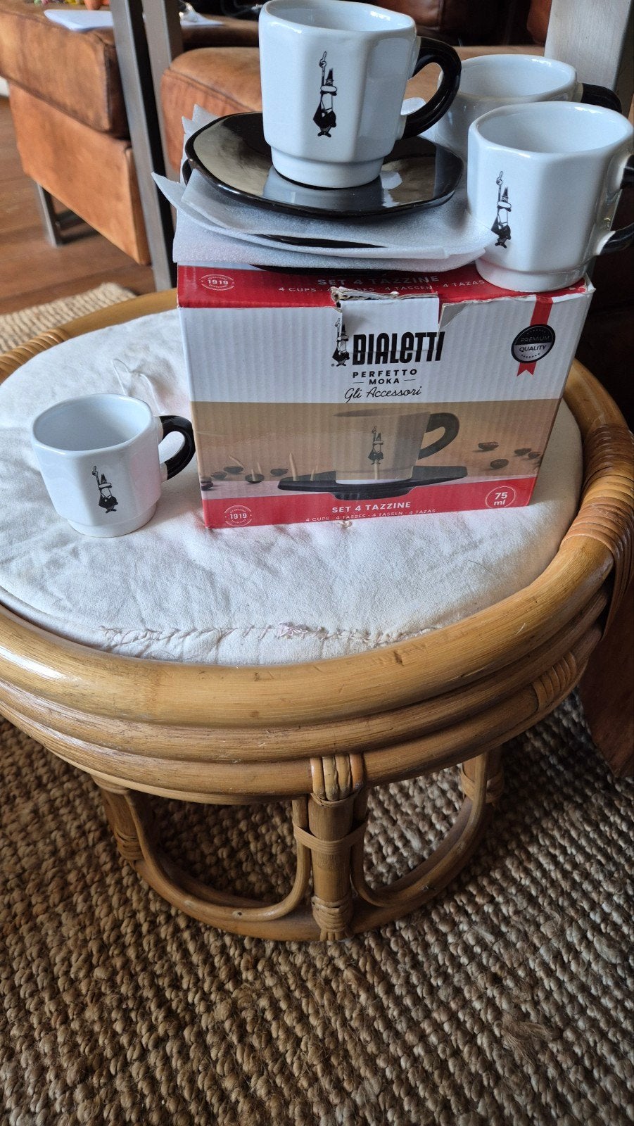 Bialetti zgan 4 kopjes 3 schotels zwart wit 75 ml, Overige merken, Ophalen of Verzenden, Zo goed als nieuw, Overige stijlen