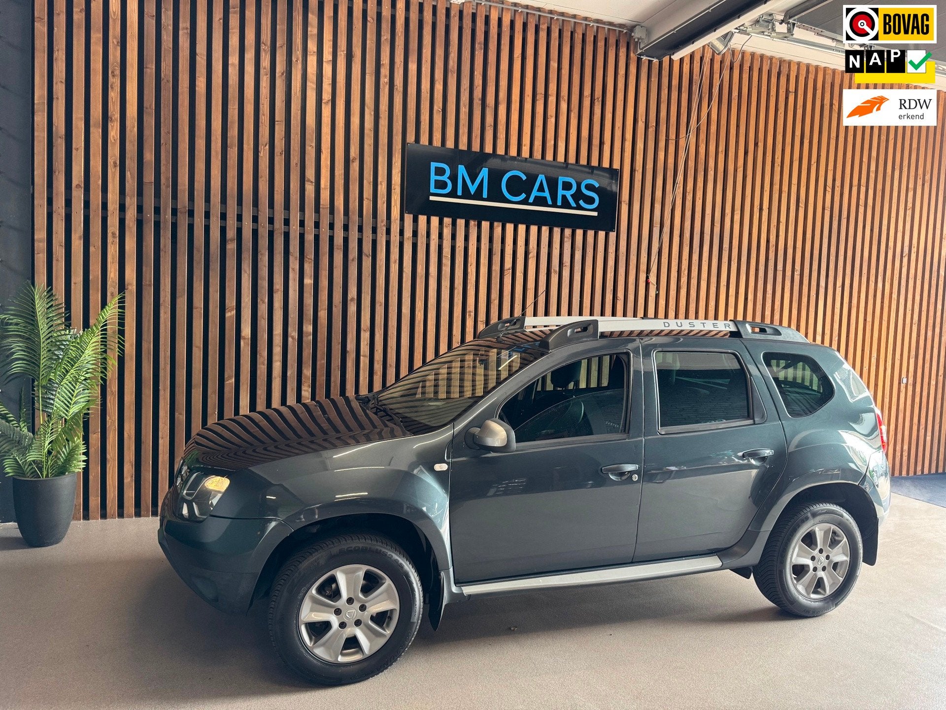 Dacia Duster 1.2 TCe 4x2 Lauréate Airco, Trekhaak, Navi, Euro 5, 125 pk, Gebruikt, 4 cilinders