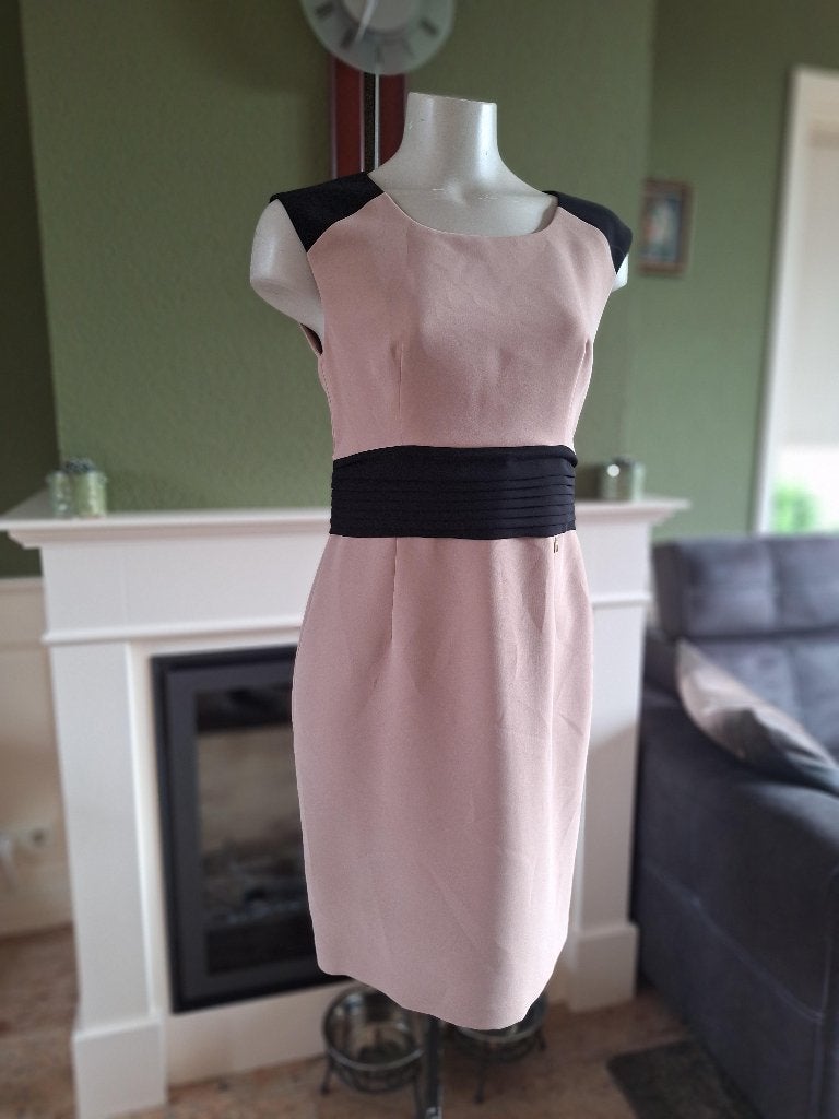Rinascimento nude jurk mt L, Kleding | Dames, Overige kleuren, Verzenden, Zo goed als nieuw, Knielengte