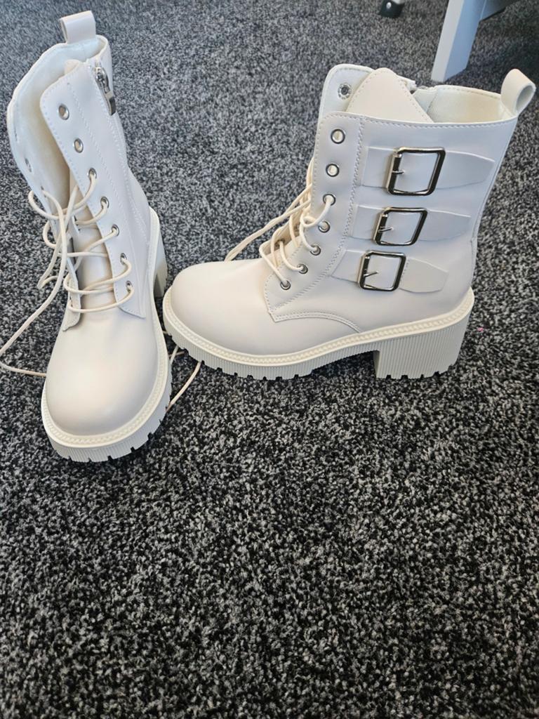 Nieuwe Dames Enkellaarzen Maat 38, Kleding | Dames, Schoenen, Ophalen of Verzenden, Nieuw, Wit, Lage of Enkellaarzen
