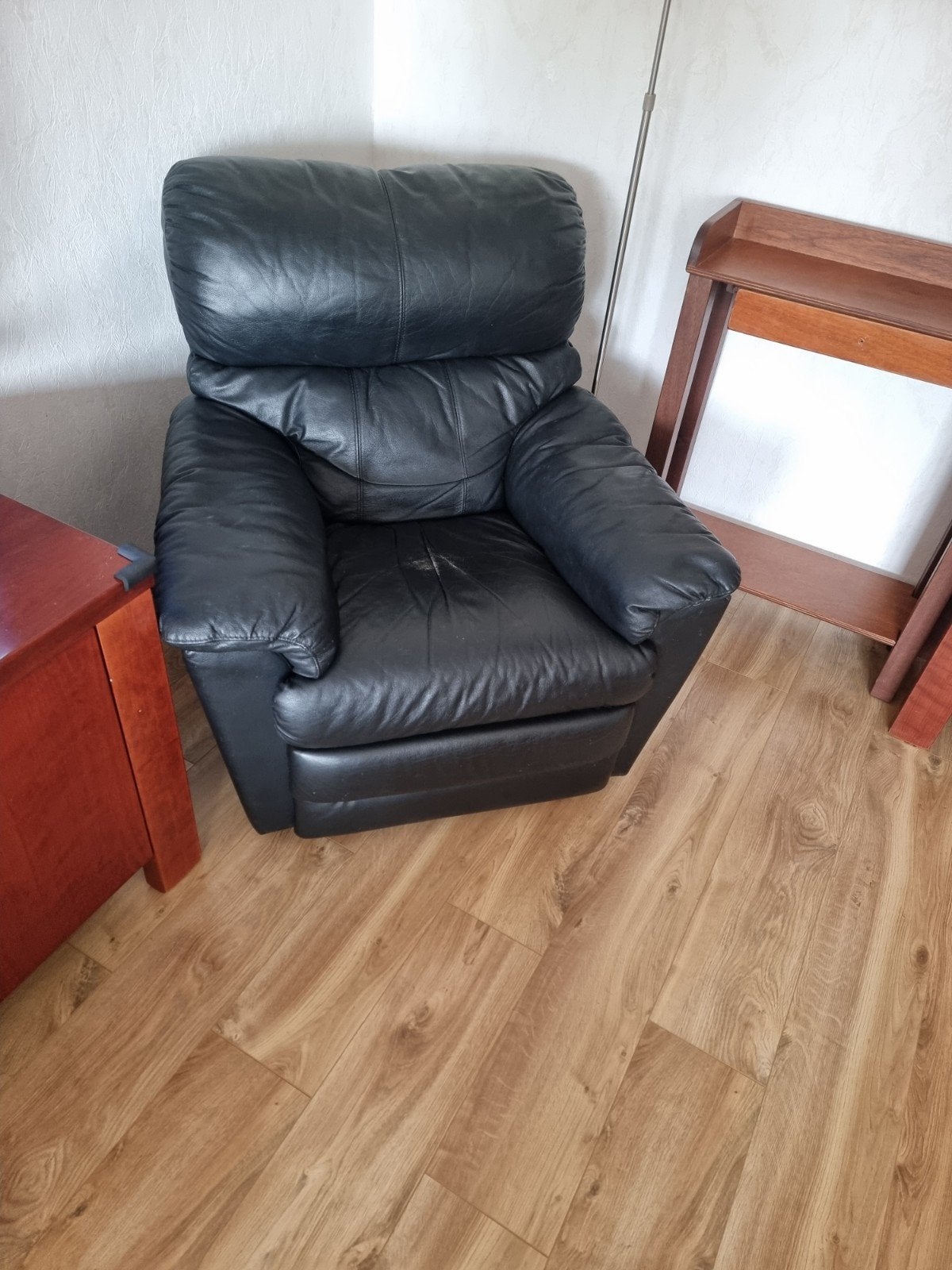 rode leren relax bankstel met een zwarte relax fauteuill, Huis en Inrichting, Ophalen, Modern, Comfortabel, Gebruikt, Driepersoons