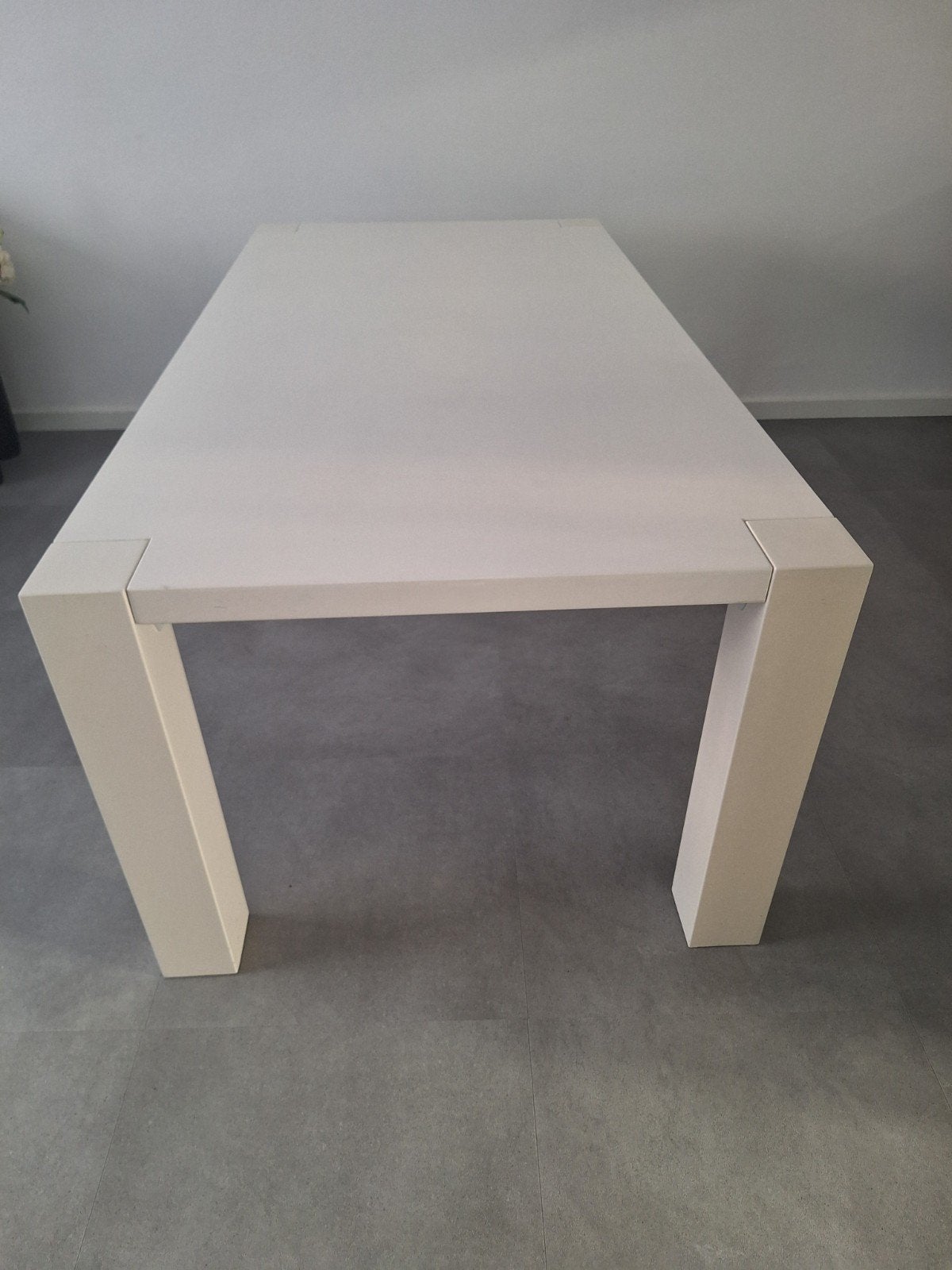 Eettafel wit (hoogglans)met gebruikssporen, Ophalen, Overige materialen, Gebruikt, 100 tot 150 cm