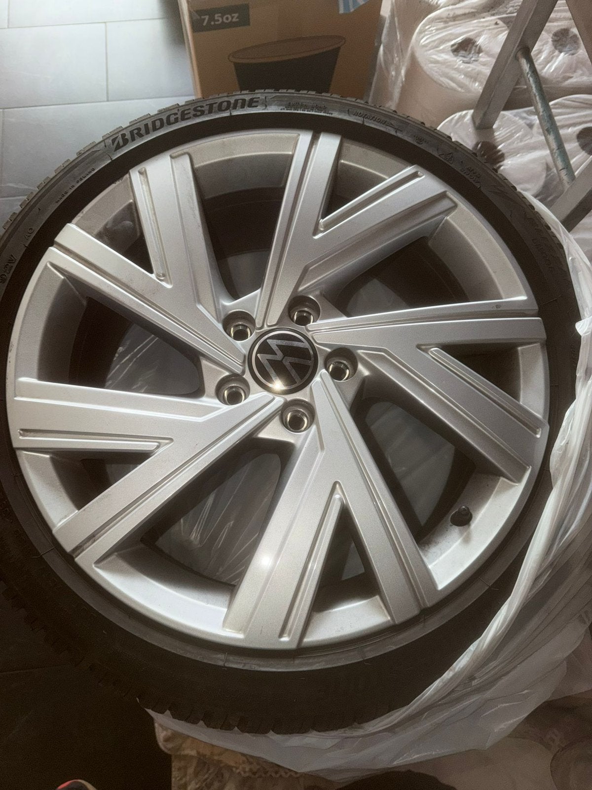 Volkswagen Golf 8 18 inch velgen met Bridgestone banden, Ophalen, 18 inch, Banden en Velgen, Nieuw