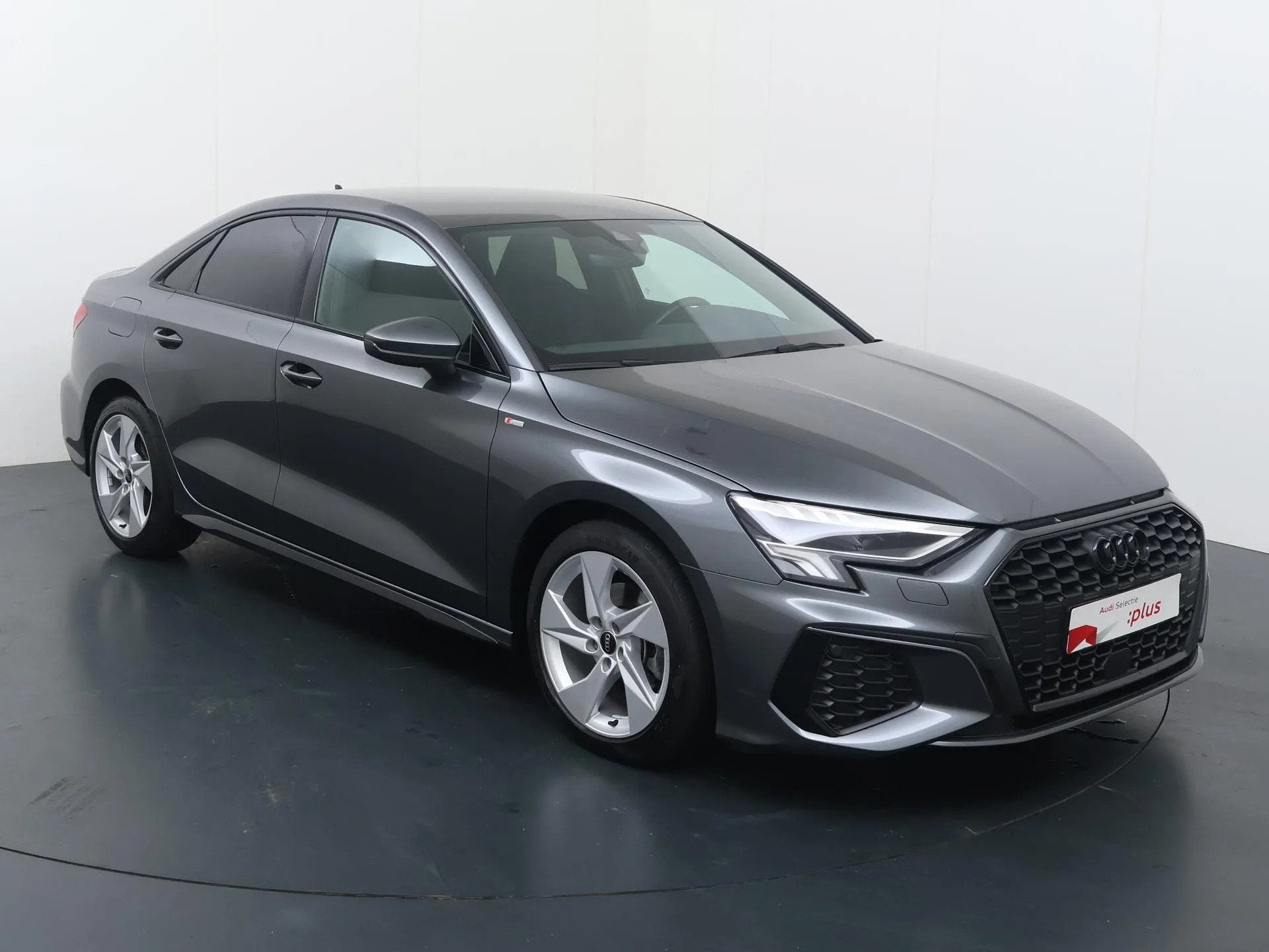 Audi A3 Limousine 30 TFSI S edition (bj 2023, automaat), Gebruikt, 680 kg, Origineel Nederlands, Bedrijf