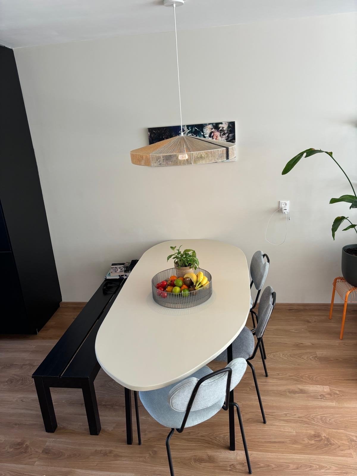 Tafel met HAY Loop Stand Frame onderstel, Zo goed als nieuw, Vier personen, Ovaal, 50 tot 100 cm