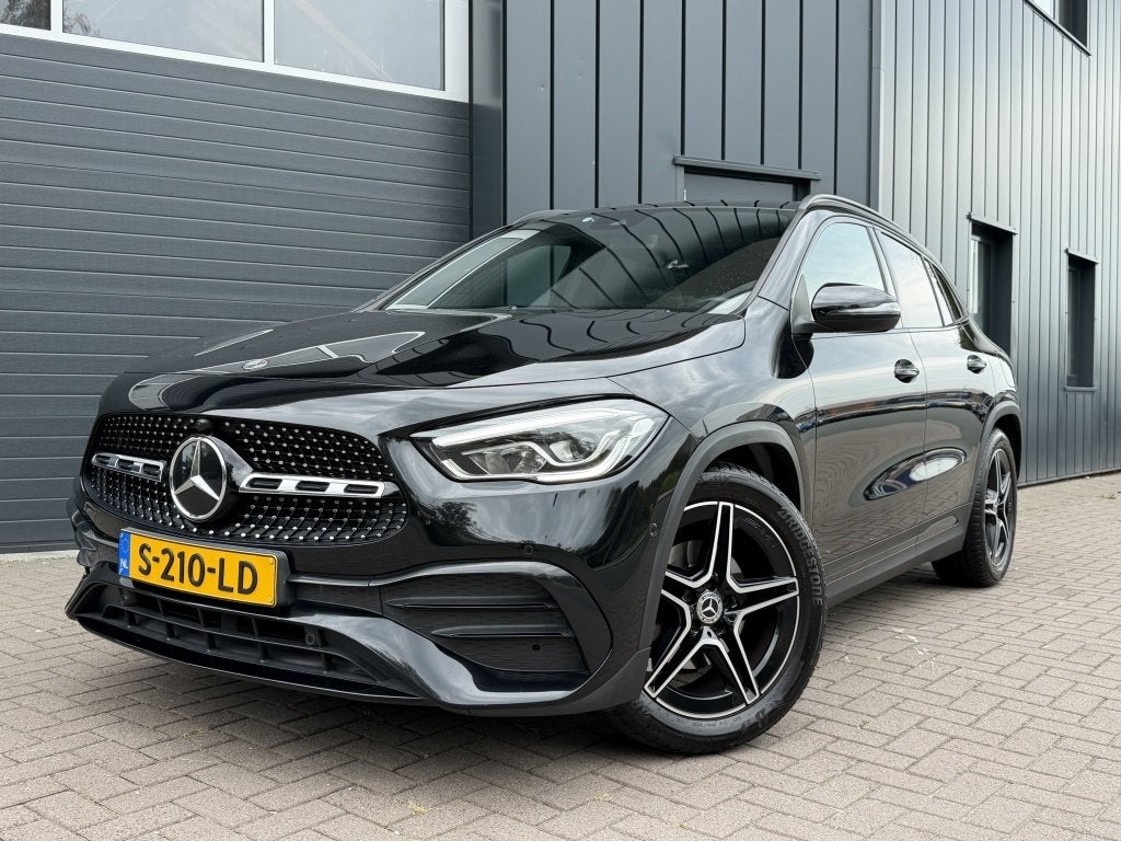 Mercedes-Benz GLA 200 AMG Line Pano*Camera Nieuwstaat ✅, Dealer onderhouden, 4 cilinders, Verwarmde buitenspiegels, SUV of Terreinwagen