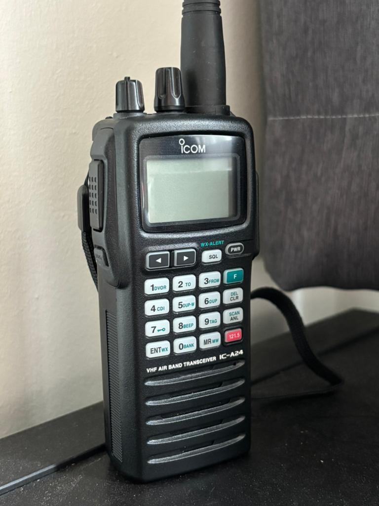 Icom IC-A24 luchtvaartradio, Ophalen of Verzenden, Zo goed als nieuw