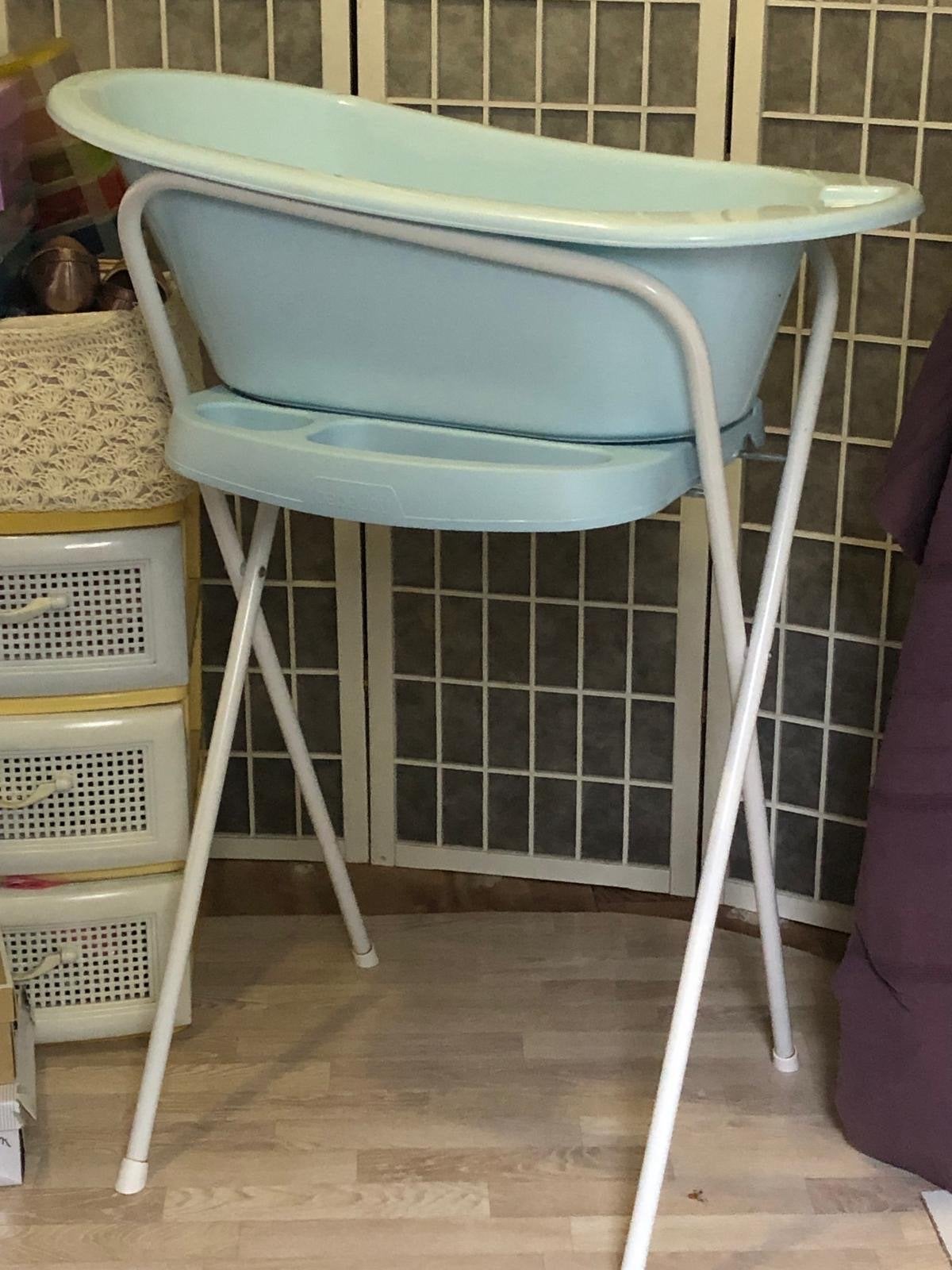 Babybadje met standaard - Lichtblauw, Gebruikt, Badje, Standaard, Ophalen