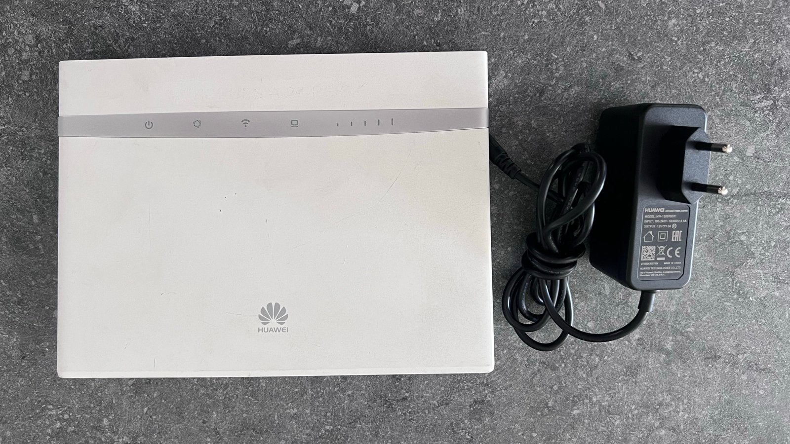 Huawei B525s-23a 4G LTE Modem WiFi Router sim-kaartslot, Ophalen of Verzenden, Gebruikt, Router met modem