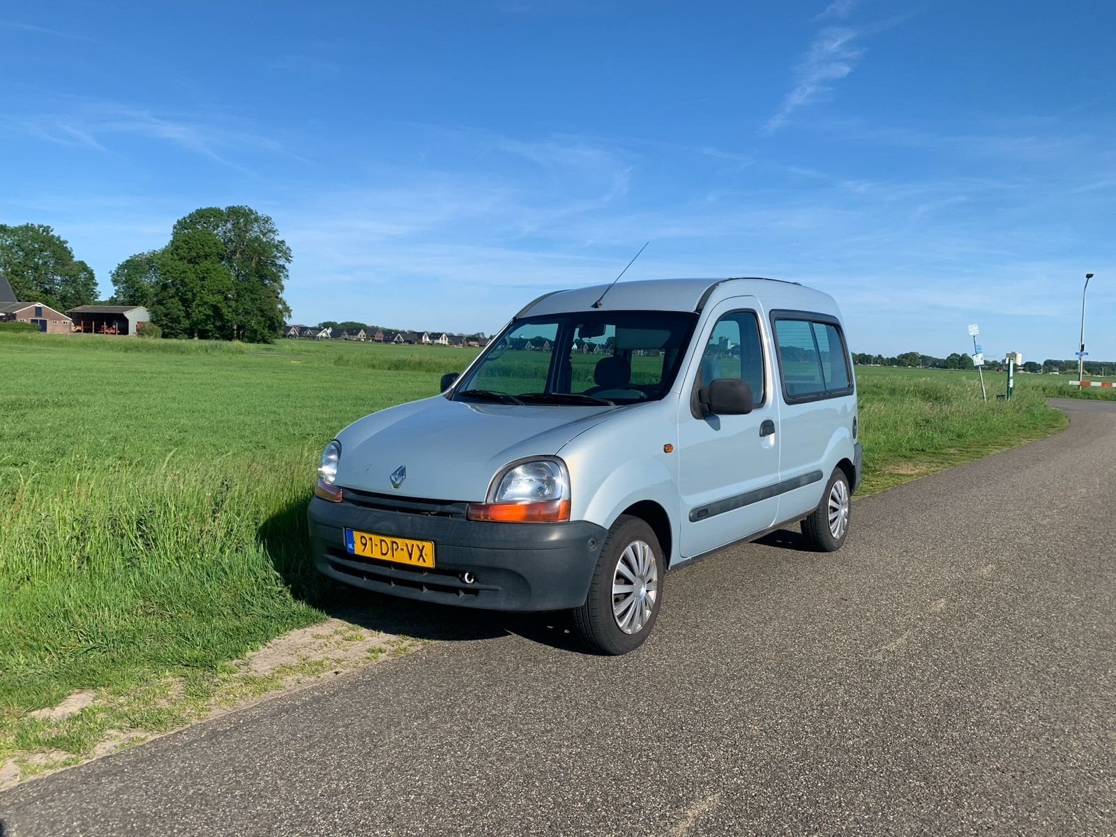 Rolstoelauto Renault Kangoo 1.4 RN 1999 Grijs met dakraam, Auto's, 4 cilinders, Origineel Nederlands, Handgeschakeld, Particulier