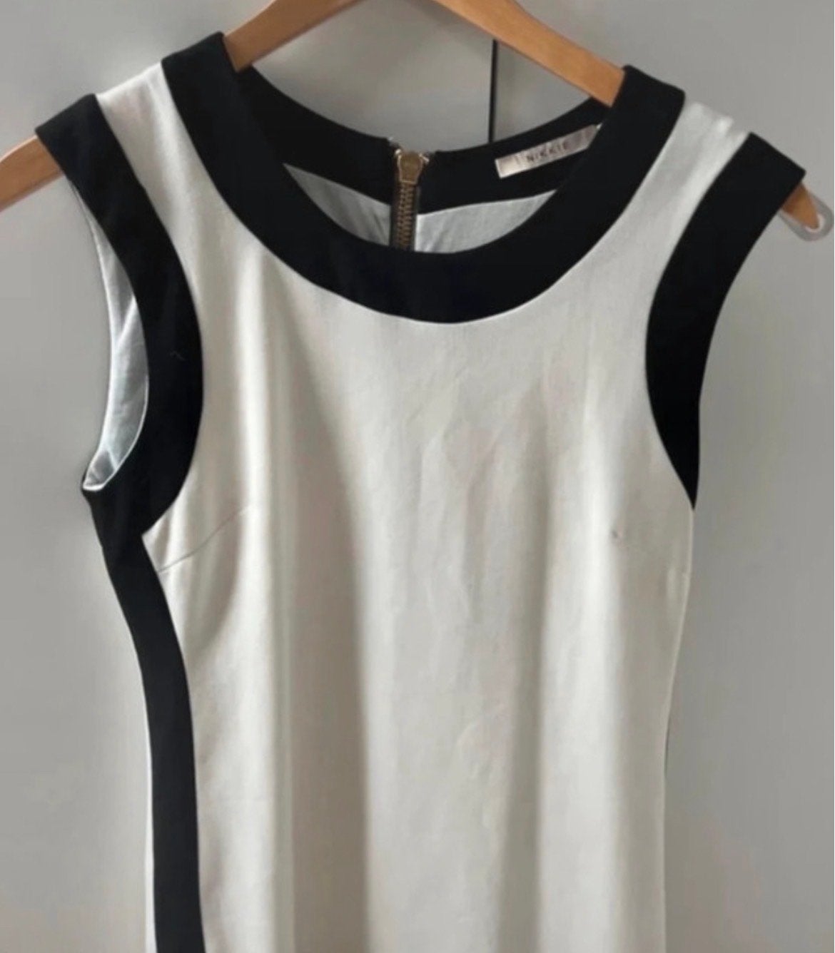 Nikkie jurk zwart/wit met gouden rits - 38, Kleding | Dames, Maat 38/40 (M), Wit, Ophalen of Verzenden, Gedragen
