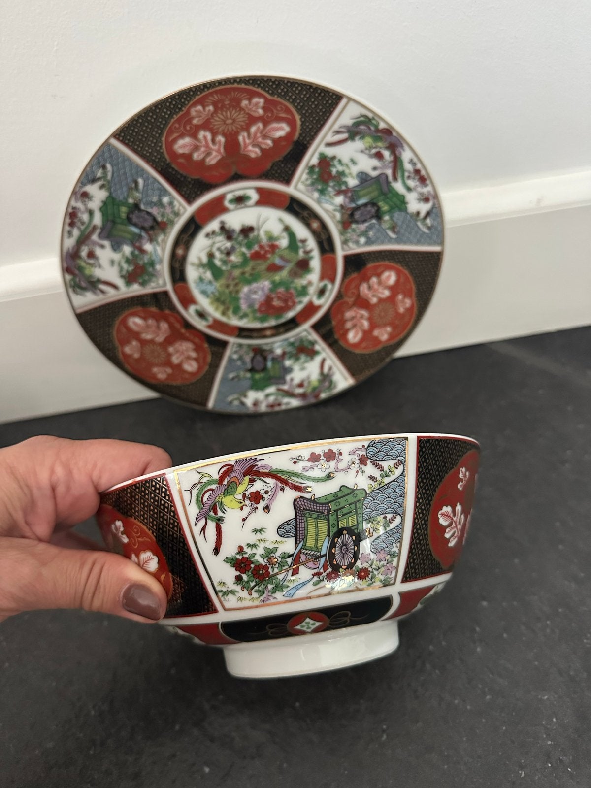 Decoratieve schaal en bord met pauwen en bloemen, Antiek en Kunst, Ophalen of Verzenden