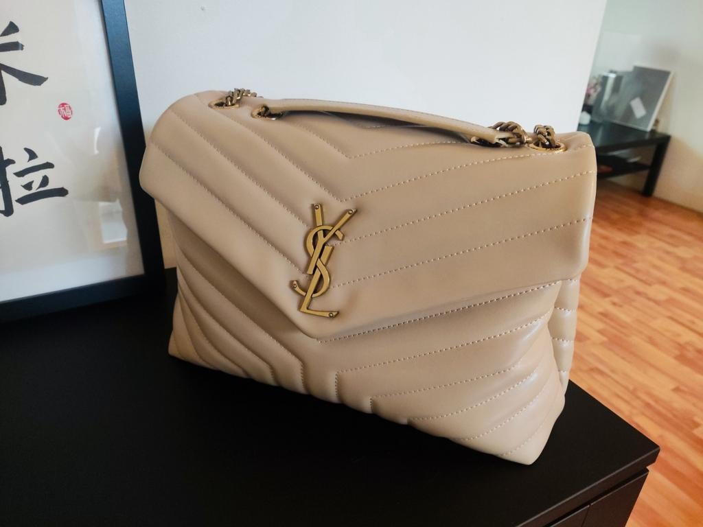 YSL LouLou Schoudertas - Beige, Sieraden, Tassen en Uiterlijk, Tassen | Damestassen, Ophalen of Verzenden, Zo goed als nieuw, Beige
