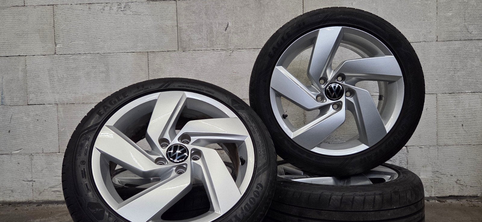 17" VW Golf 5 6 7 7.5 8 Caddy originele velgen zomerbanden, Gebruikt, Banden en Velgen, 17 inch, Ophalen of Verzenden