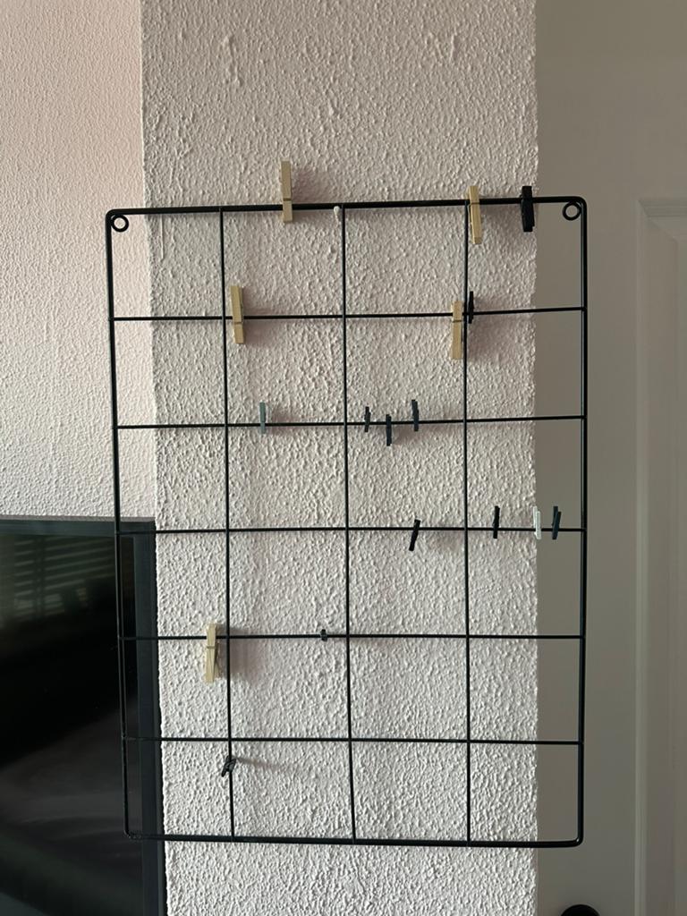 2x Zwart metalen wandrek voor foto's of kaarten, Huis en Inrichting, Woonaccessoires | Wanddecoraties, Zo goed als nieuw, Decoratieobject