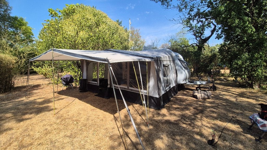 Hobby 455 uf La Vita Veneto met voortent en luifel, Caravans en Kamperen, Caravans, Ringverwarming, Rondzit, Hobby, 750 - 1000 kg
