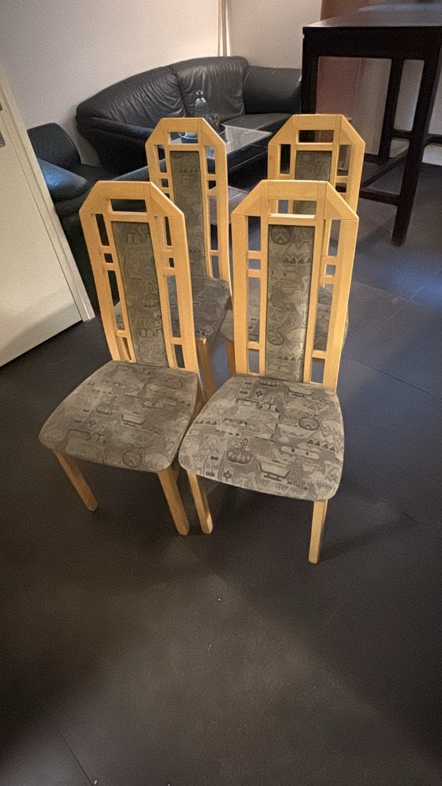 Eettafel met 4 stoelen gratis, Ophalen