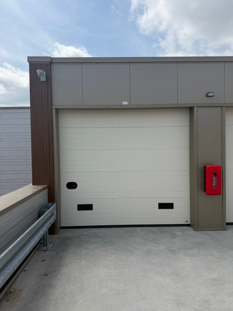 Garagebox / opslagruimte 25 m² te huur Almere – A6 – 24/7