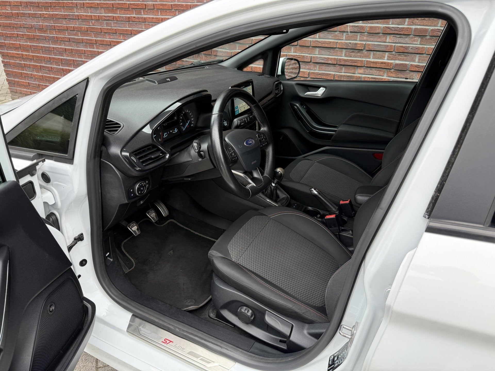 Foto 3 van Ford Fiesta 1.0 EcoBoost ST-Line Nieuw model rijklaarprijs!