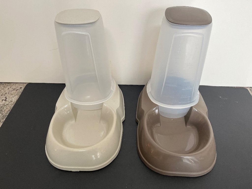2 x Kerbl Maya voedersilo voor kat & hond, Ophalen, Ergonomisch, Zo goed als nieuw