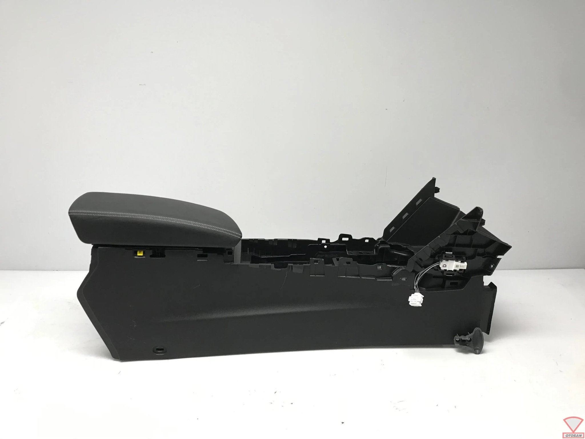 renault megane sedan iv 2018 armsteun middenconsole leder, Renault Group, Gebruikt, Contact.group@renault.com, Renault