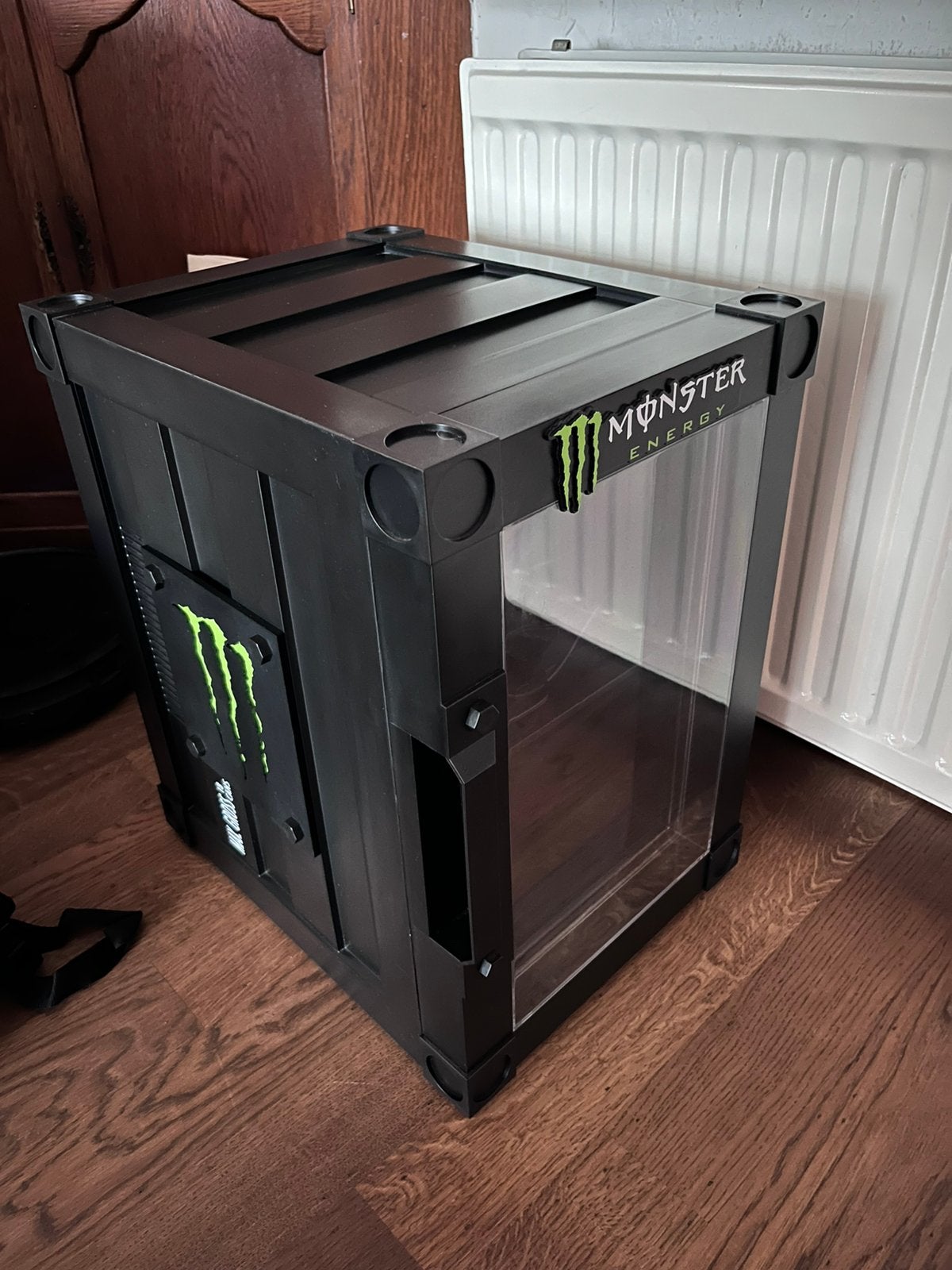 Monster Energy Cargo koelkast, Witgoed en Apparatuur, Koelkasten en IJskasten, Ophalen, Zonder vriesvak, Minder dan 45 cm, Minder dan 85 cm