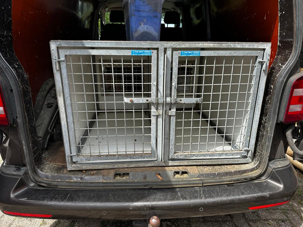 Mooie stevige  honden bench voor in de auto, Ophalen, Gebruikt