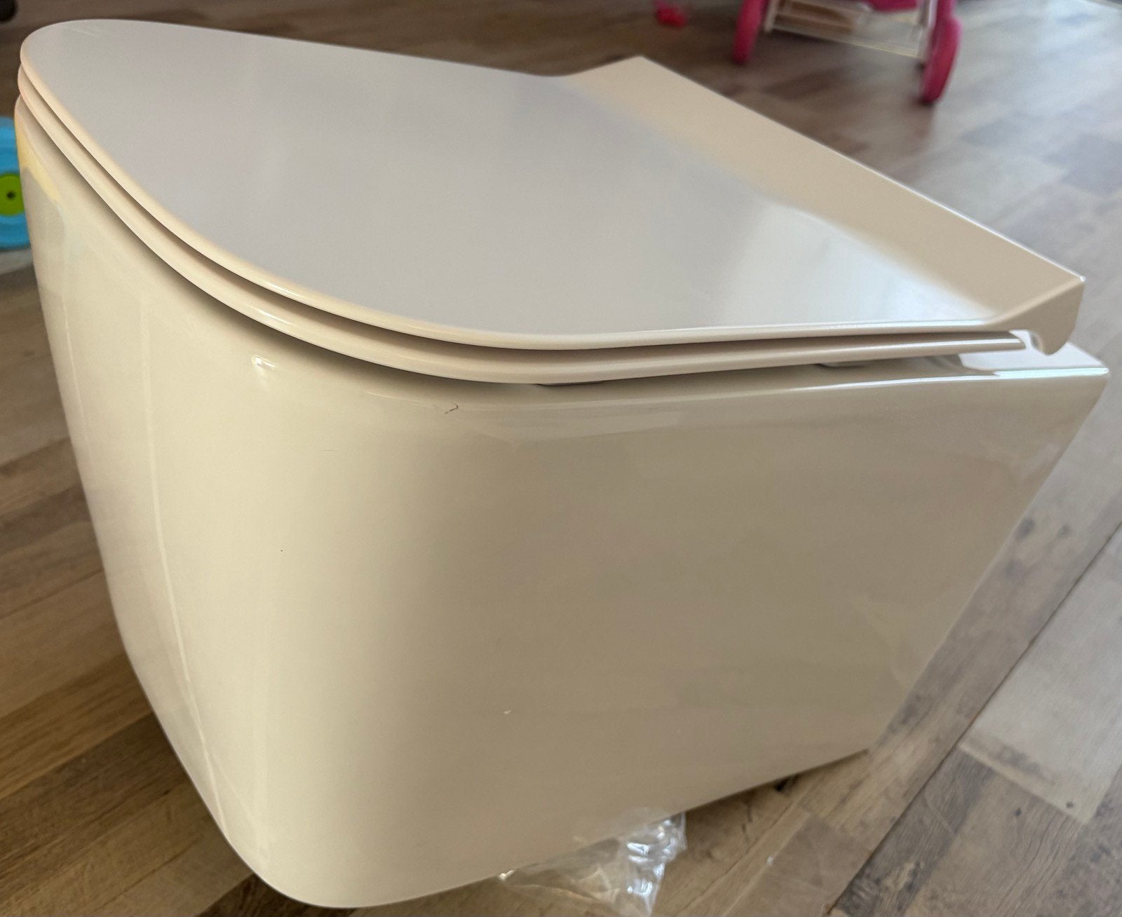 Nieuw wandcloset hangtoilet wc met softclose zitting, Ophalen of Verzenden, Nieuw, Toilet