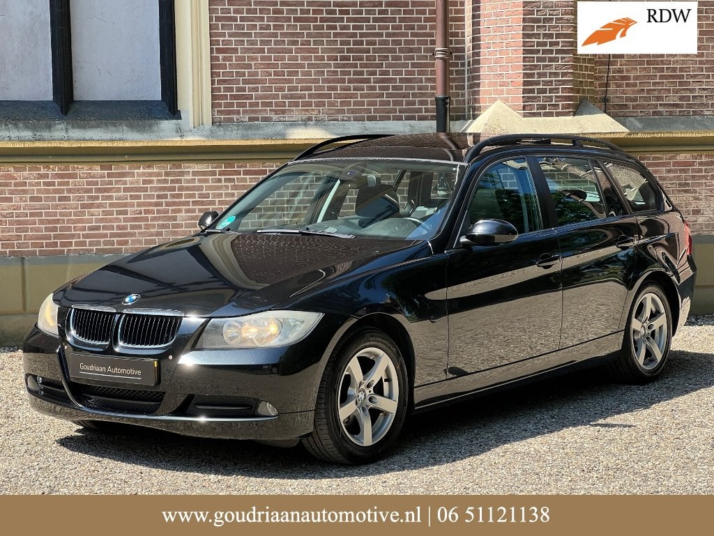 BMW 318i Touring Recent veel onderhoud | Nw. APK |LEES TEKST, Zwart, 4 cilinders, Zwart, 1405 kg