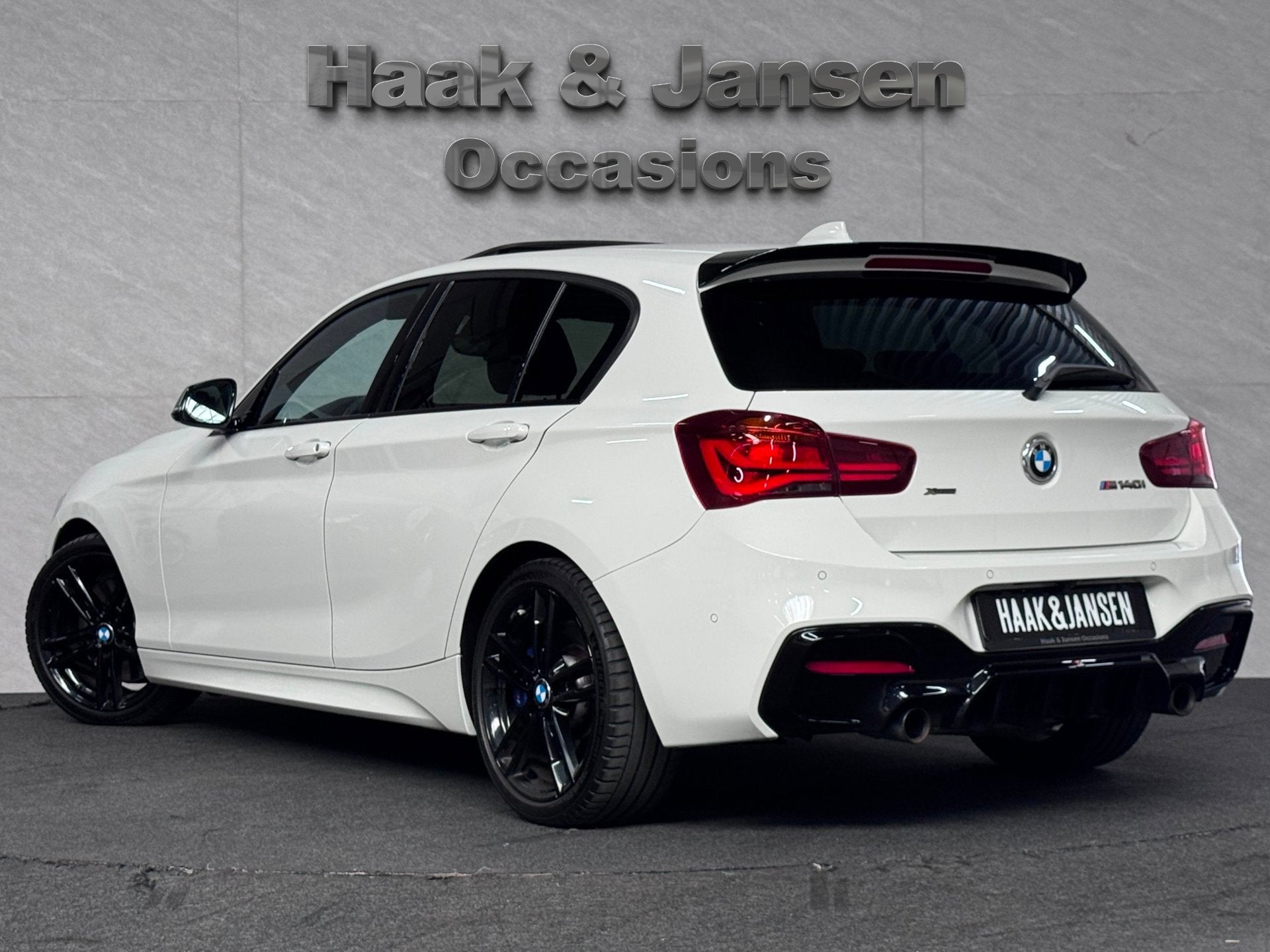 BMW 1-serie M140i xDrive High Executive HK Pano Memory Camer, Gebruikt, Zwart, Automatische klimaatregeling, Bedrijf