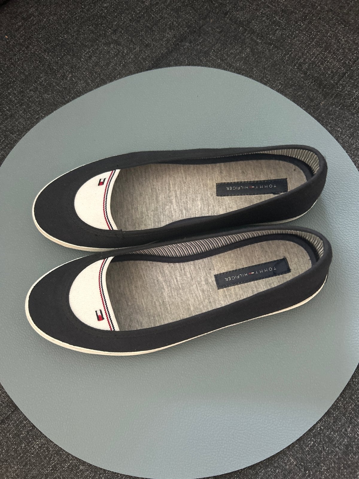 Marine blauwe. Tommy Hilfiger canvas ballerina's  maat 39, Blauw, Zo goed als nieuw, Ballerina's, Ophalen of Verzenden