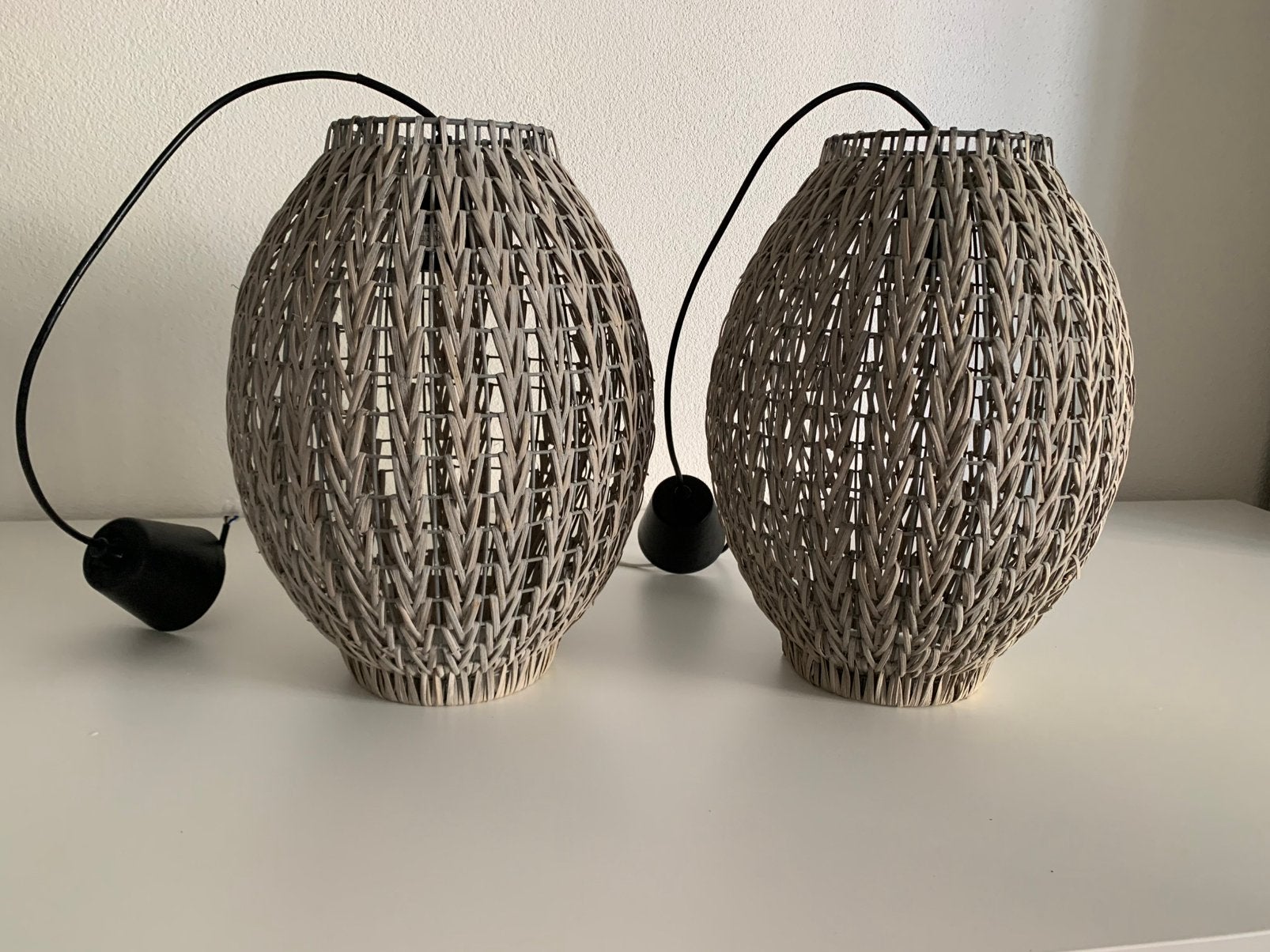 2 Hanglampen riet rotan lichtgrijs naturel 2 stuks, Ophalen of Verzenden, Zo goed als nieuw, Minder dan 50 cm, Hout