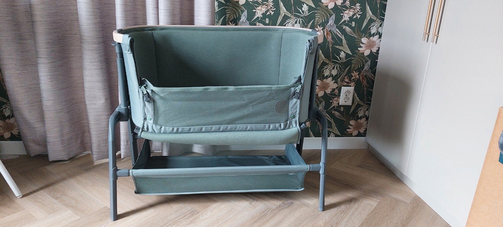 Maxi-Cosi Iora wieg/Co-sleeper groen, Kinderen en Baby's, Babywiegjes en Ledikanten, Ophalen, Zo goed als nieuw, Wieg