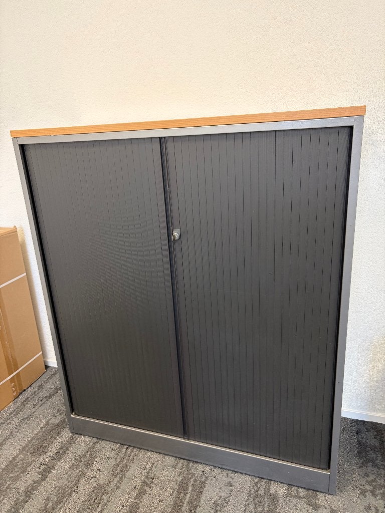 Roldeurkast (afmeting 120 cm breed en 138 cm hoog), Ophalen, Gebruikt, 100 tot 150 cm, 100 tot 150 cm