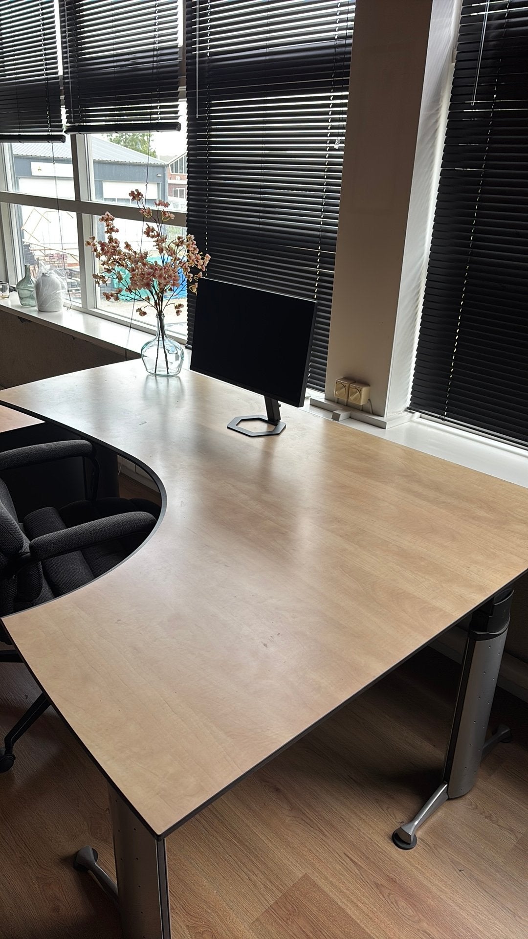 Bureau in hoogte verstelbaar - 210 x 147cm - met ladekast, Ophalen, 210 cm, Hout, In hoogte verstelbaar