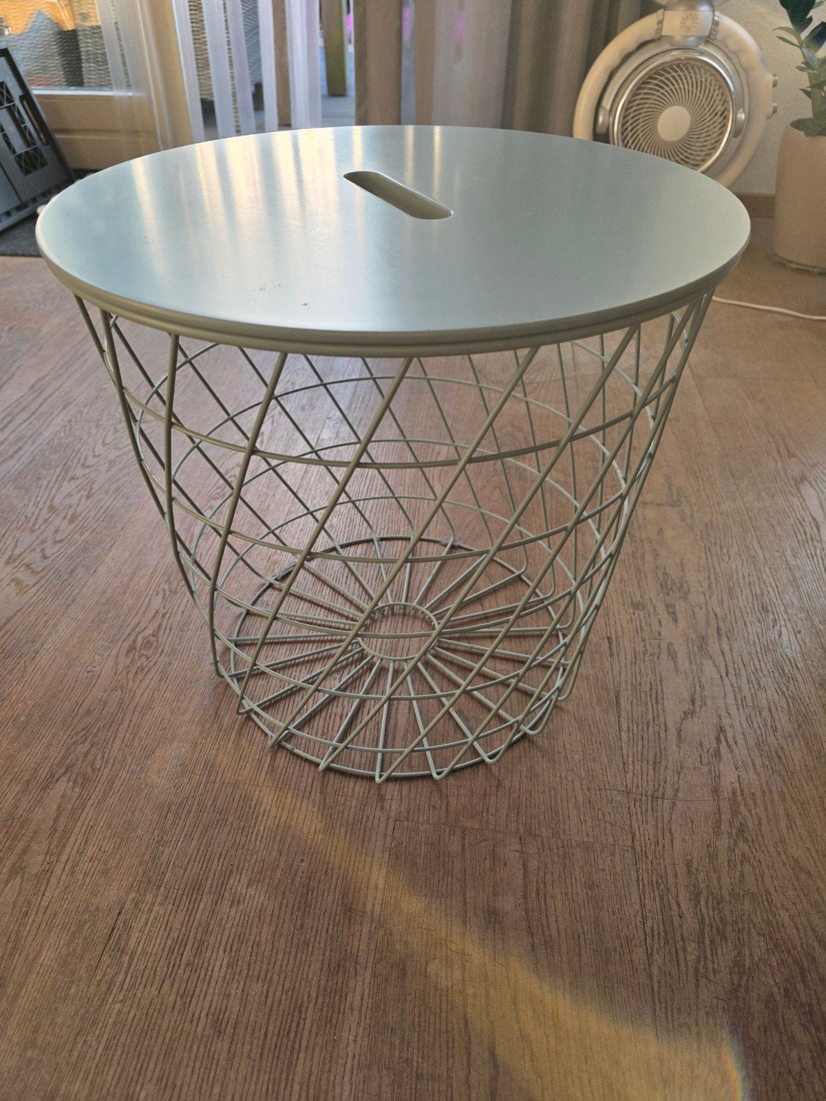 IKEA KVISTBRO bijzettafel - muntgroen, super praktisch, Huis en Inrichting, Tafels | Bijzettafels, Minder dan 55 cm, Metaal of Aluminium